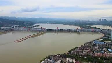 4K航拍葛洲坝水电站船闸景区视频的预览图